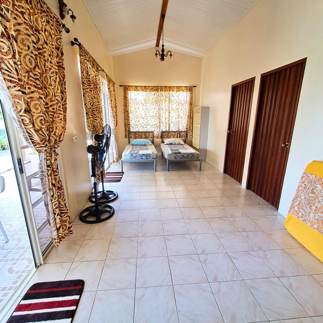 Dortoir lits simples 90x200 séjour Hutiarii House